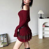 Burgunderrotes, schulterfreies, langärmliges Minikleid